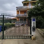 赛和扎达公寓